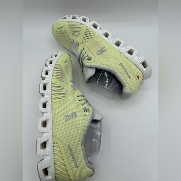 ON CLOUD Women's Cloud 5 Running Shoes color Hay/Frost Light Yellow and Gray 10 - Picture 4 of 13